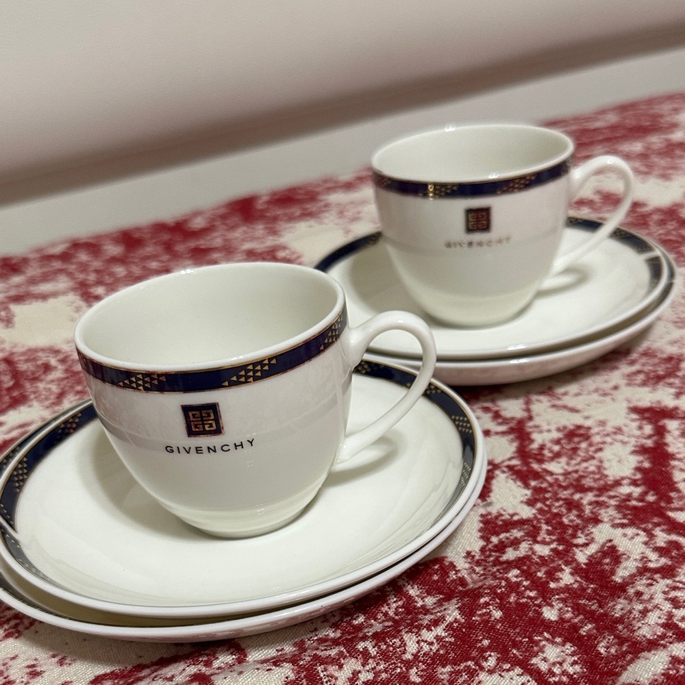Givenchy White and Navy Mug Set